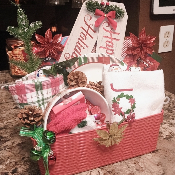 Home for the holidays festive custom gift basket - Picture 5 of 5